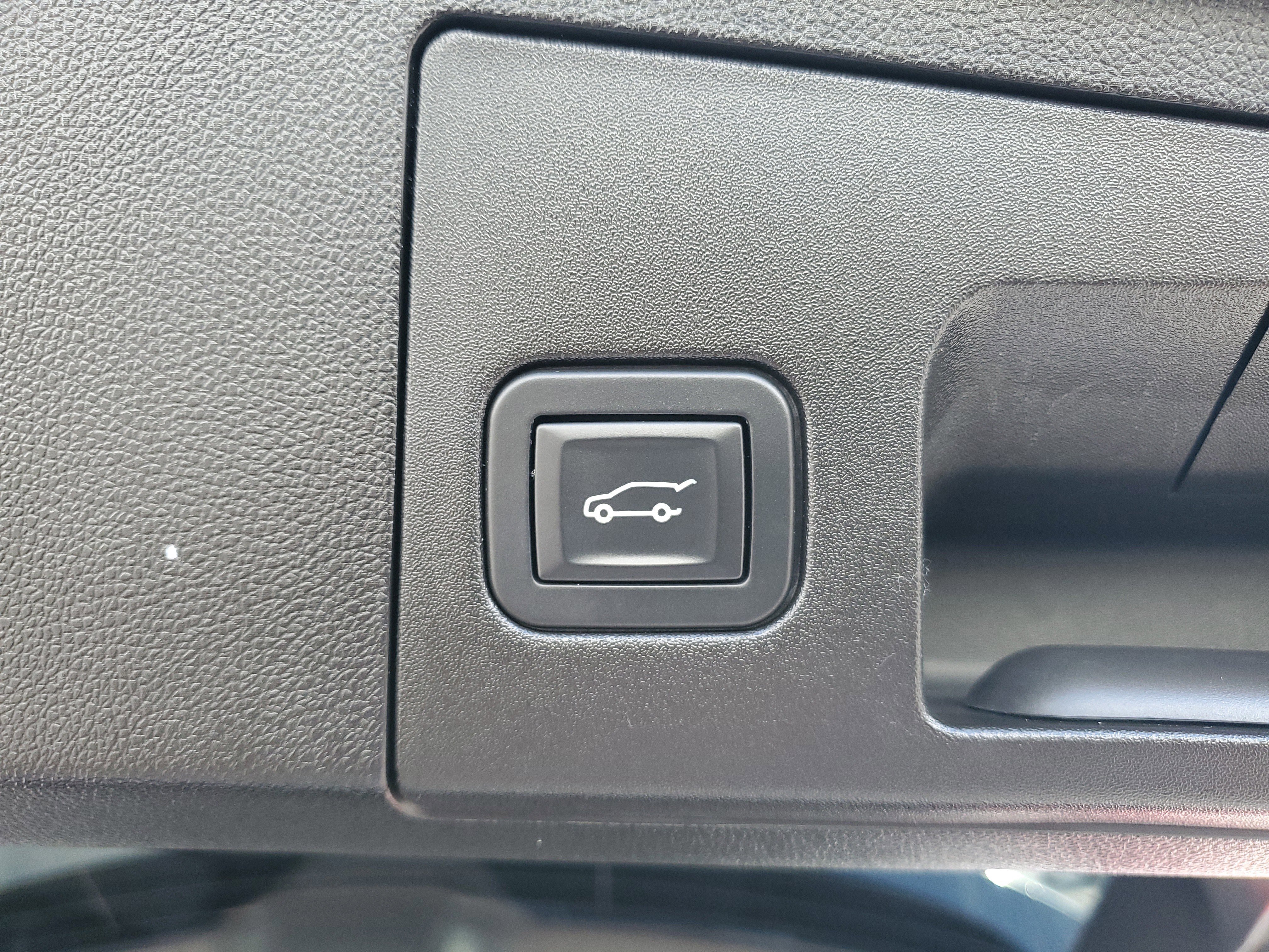 Used 2019 Cadillac XT4 Premium Luxury w/ Driver Awareness Package image 9