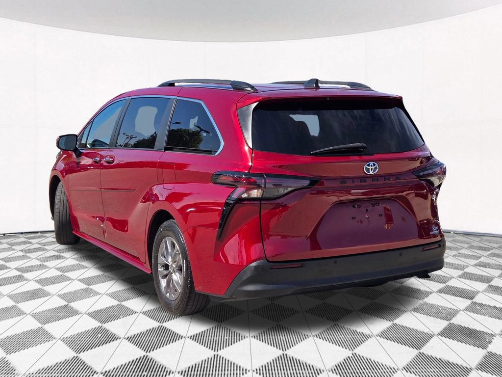 Used 2023 Toyota Sienna XLE FWD image 26