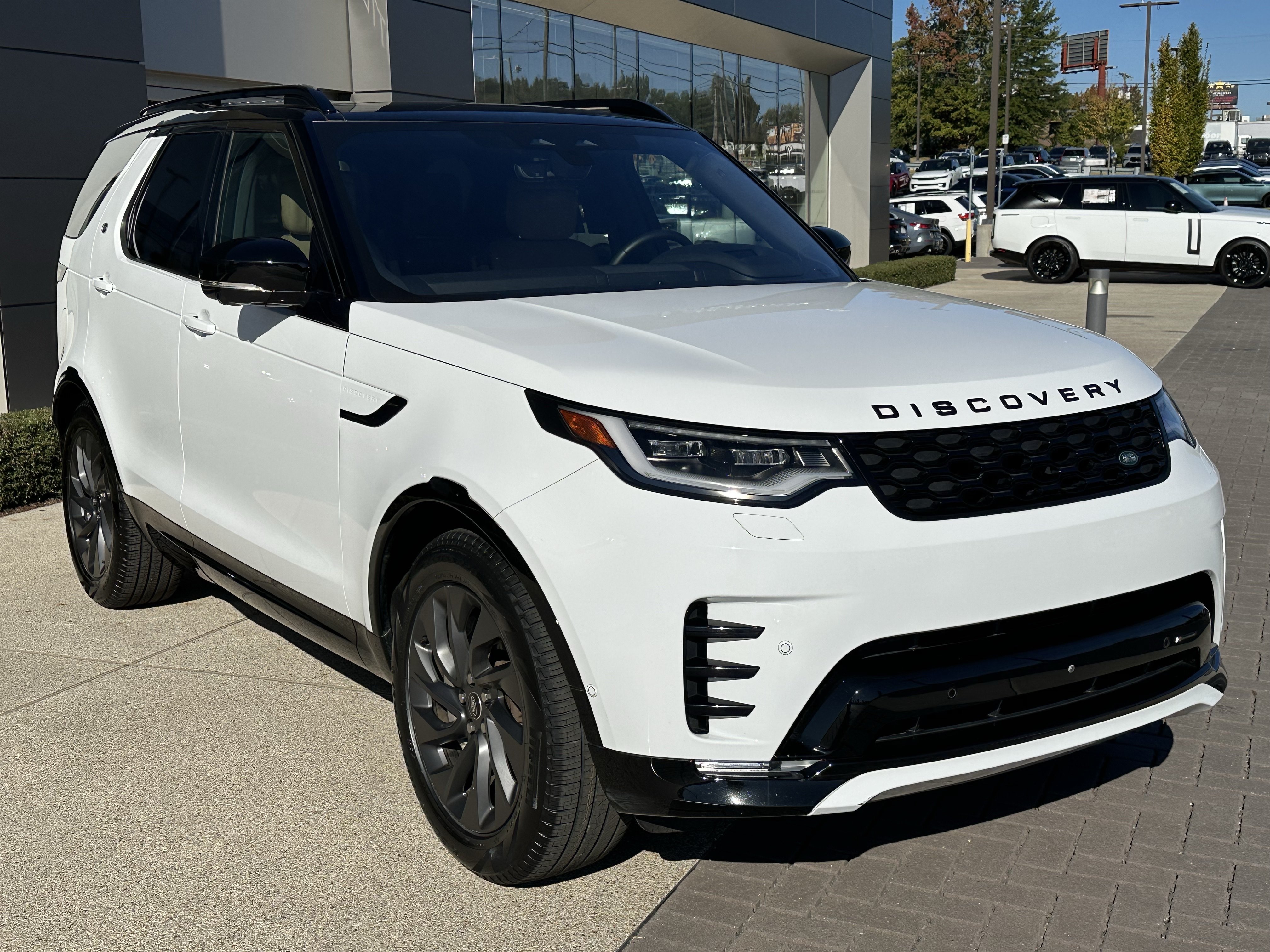 Certified 2023 Land Rover Discovery S R-Dynamic AWD/4WD image 9