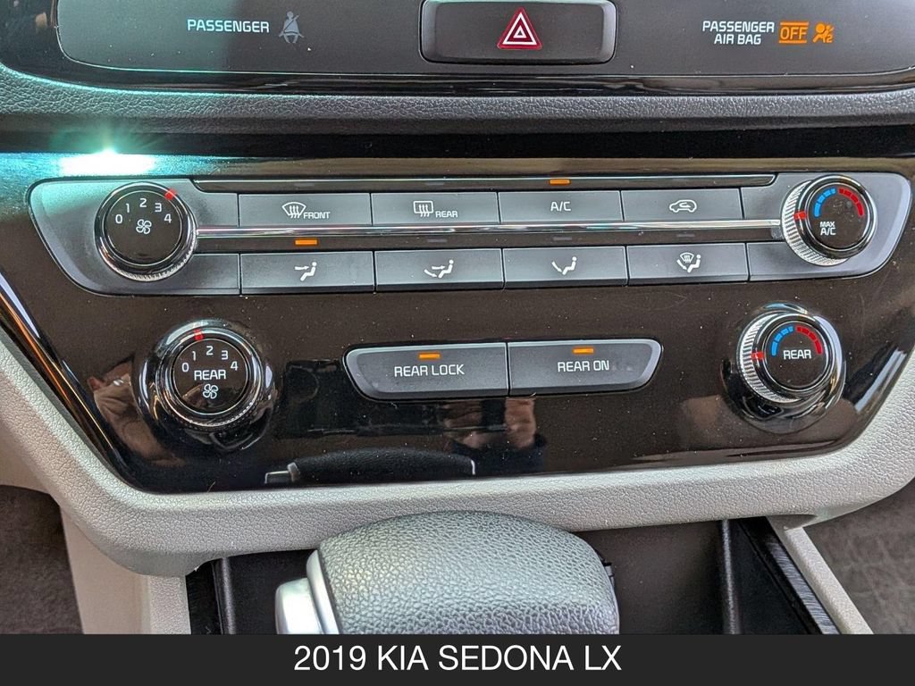 Used 2019 Kia Sedona LX FWD image 21