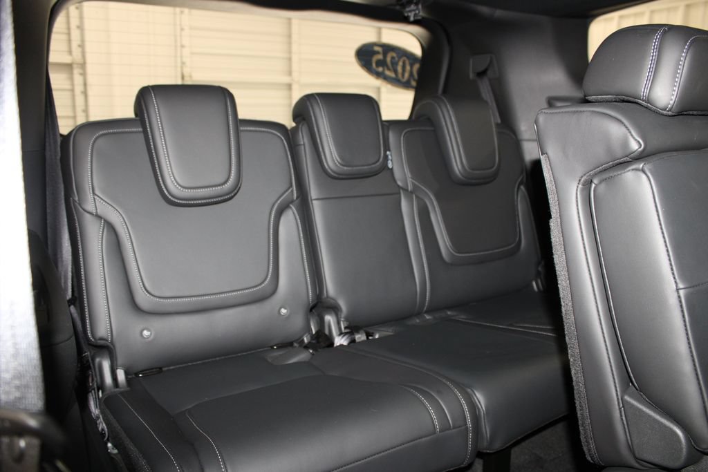 Used 2025 Nissan Armada PRO-4X AWD/4WD image 28