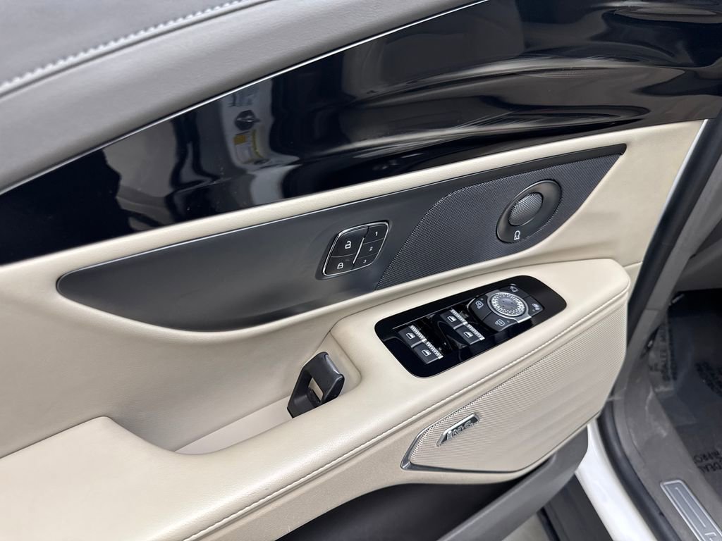 Used 2025 Lincoln Nautilus Reserve AWD/4WD image 32