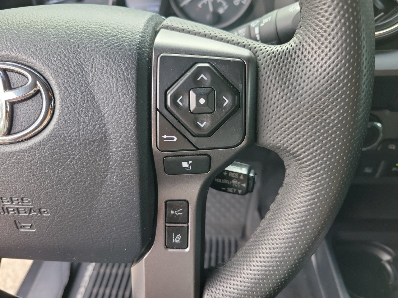 Used 2019 Toyota Tacoma TRD Off-Road w/ Technology Package AWD/4WD image 19