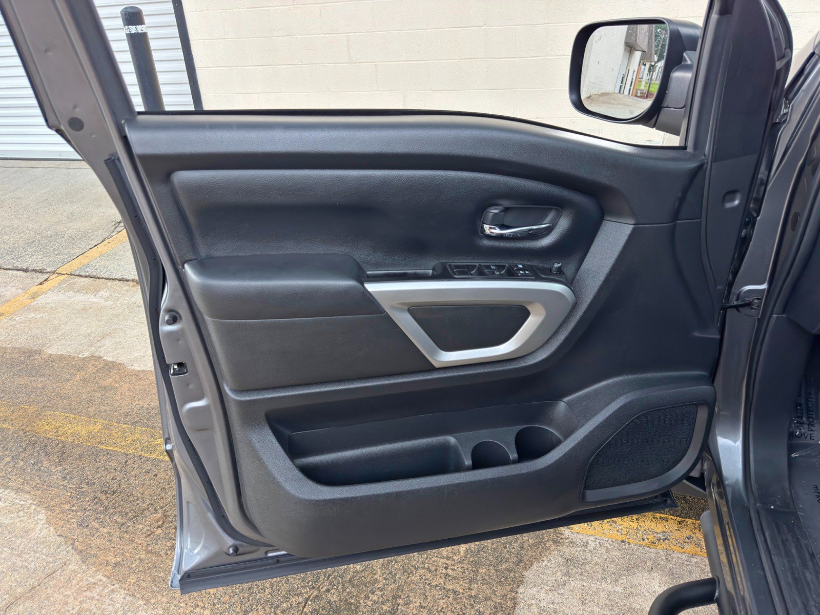 Used 2023 Nissan Titan SV w/ SV Convenience Package RWD image 35