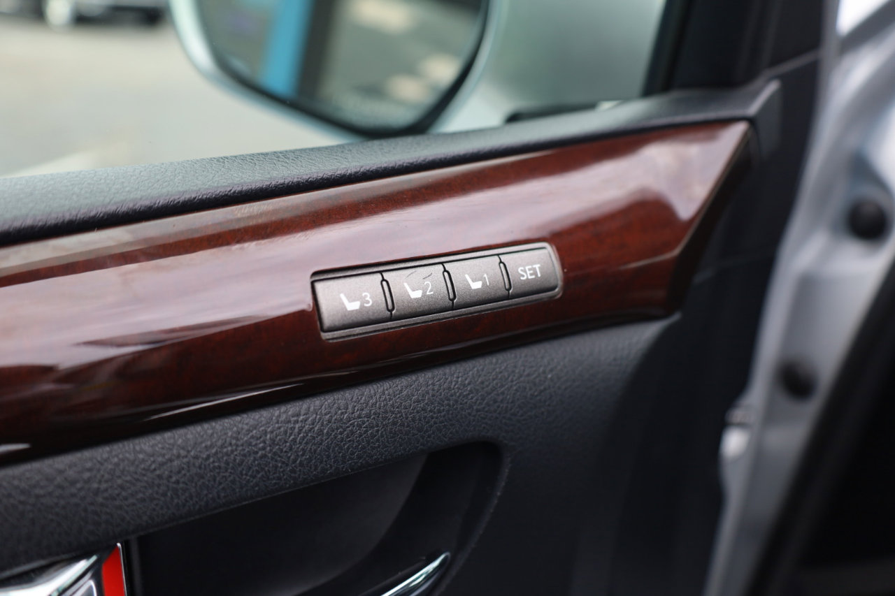 Used 2013 Lexus LX 570 4WD image 5