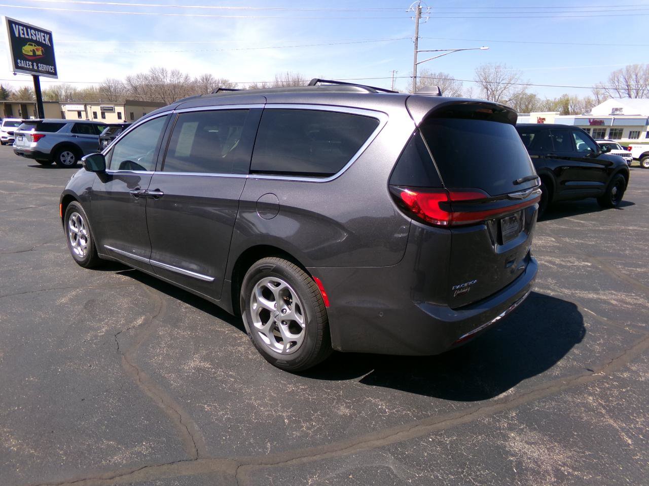 Used 2022 Chrysler Pacifica Limited FWD image 7