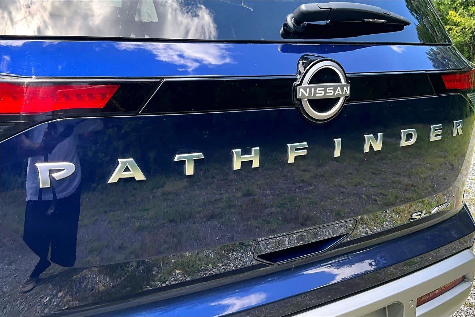 Used 2025 Nissan Pathfinder SL AWD/4WD image 10