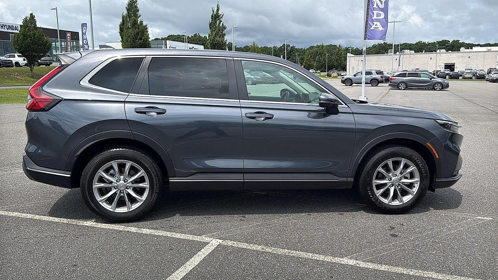 Used 2025 Honda CR-V EX image 4