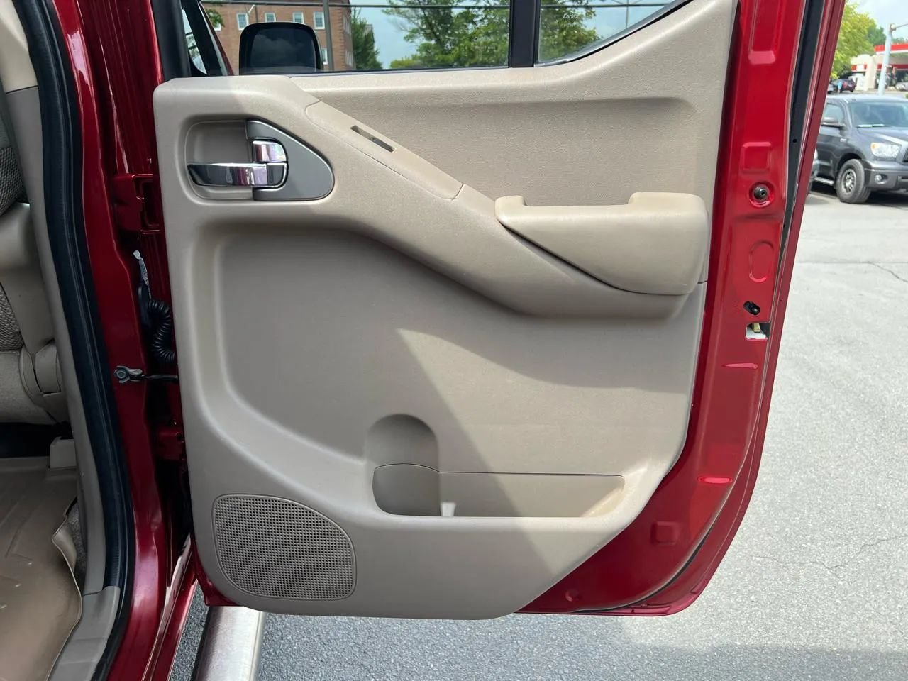 Used 2013 Nissan Frontier SV AWD/4WD image 24