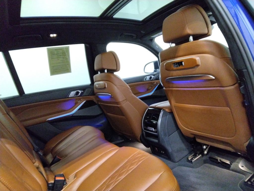 Used 2023 BMW X7 M60i image 48