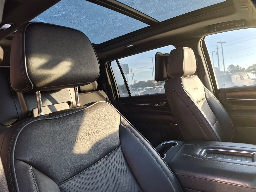 Used 2021 GMC Yukon XL Denali w/ Denali Premium Package AWD/4WD image 31