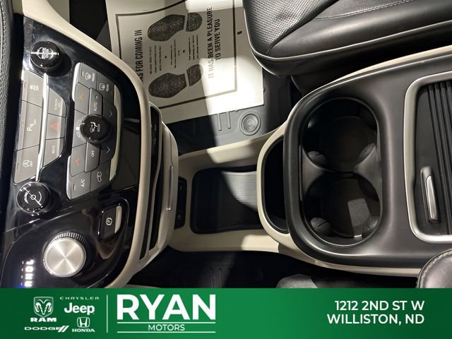 Used 2020 Chrysler Pacifica Limited image 29