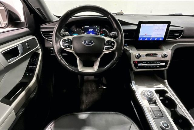 Used 2022 Ford Explorer XLT w/ XLT Sport Appearance Package image 8