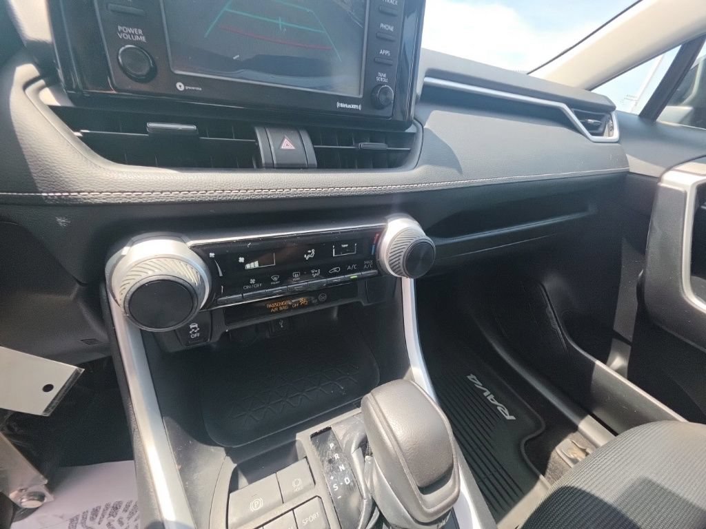 Used 2021 Toyota RAV4 LE FWD image 22