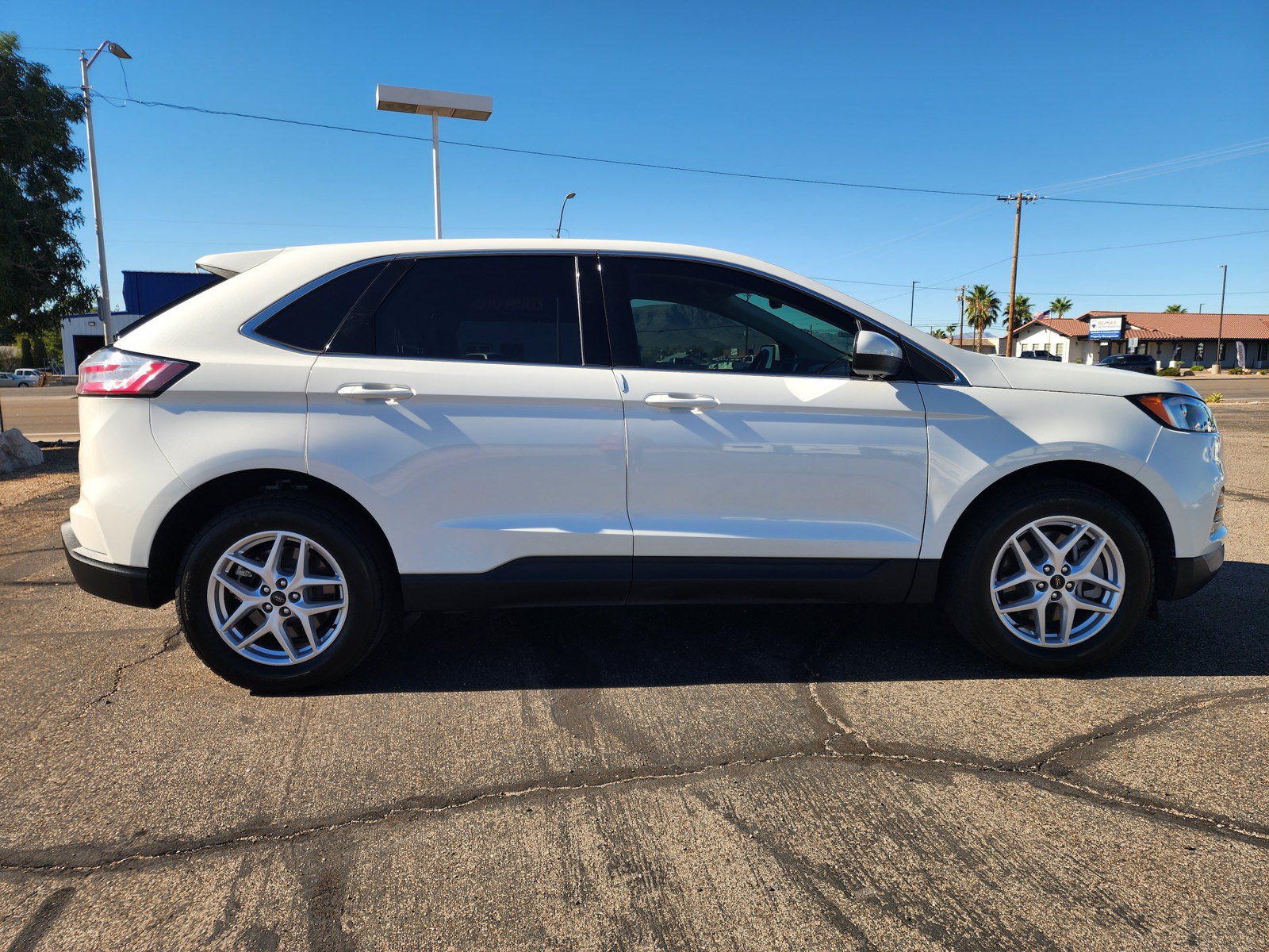 Used 2023 Ford Edge SEL w/ Convenience Package AWD/4WD image 4