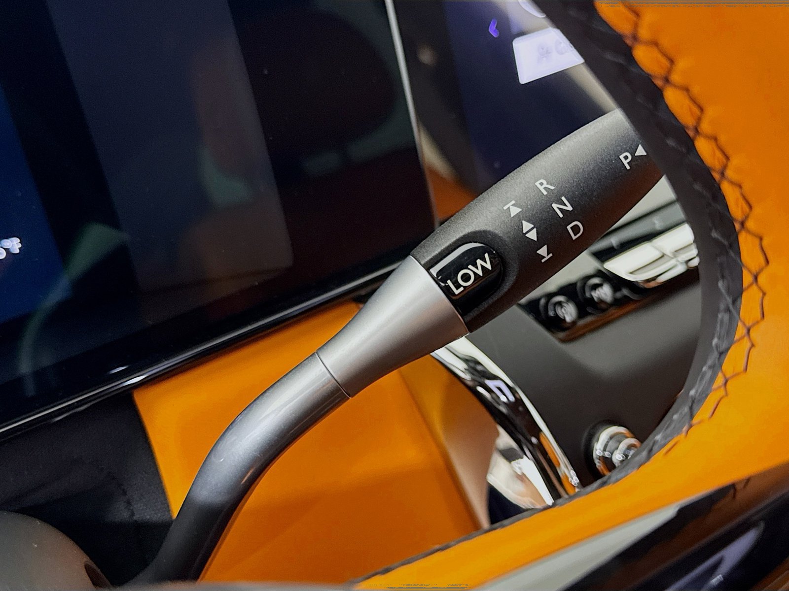 Certified 2025 Rolls-Royce Cullinan AWD/4WD image 15