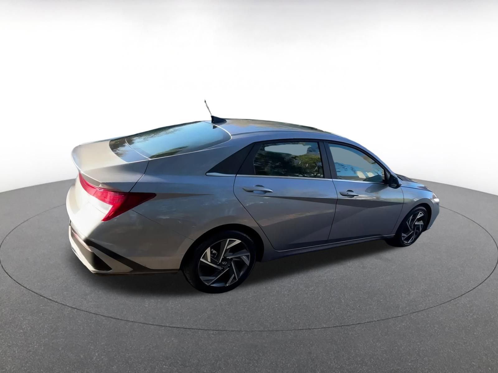 Used 2025 Hyundai Elantra SEL image 15