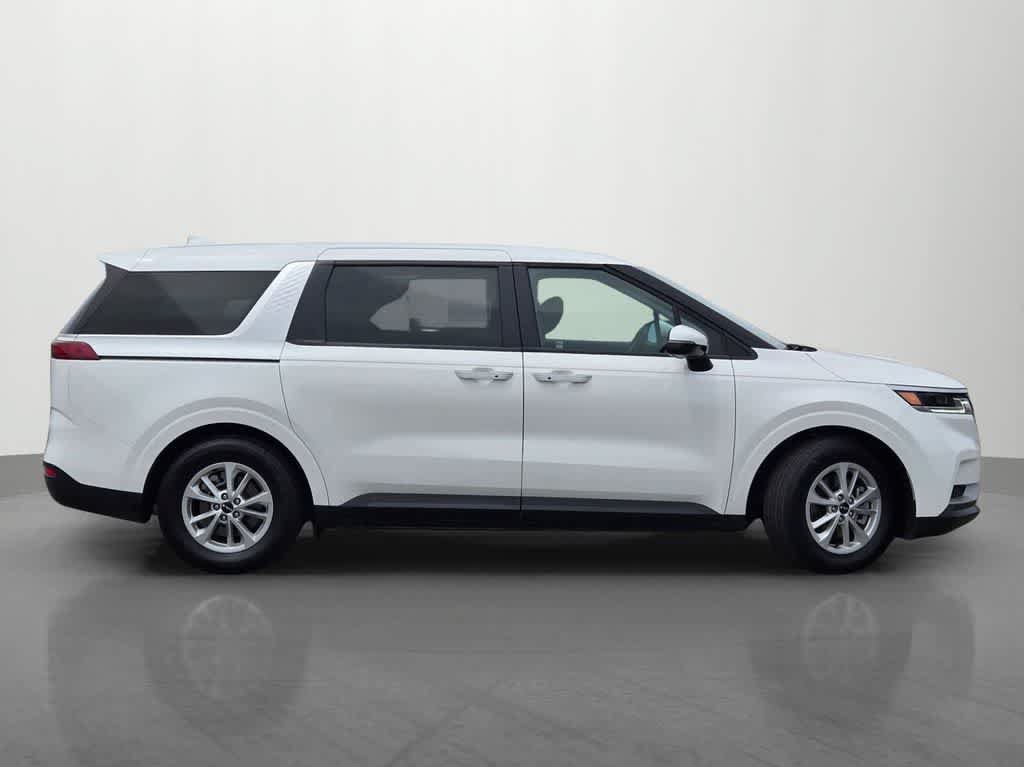 Used 2024 Kia Carnival LX FWD image 6