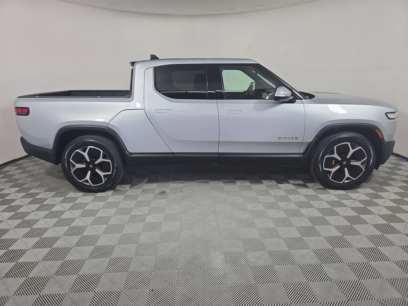 Used 2022 Rivian R1T Launch Edition image 6