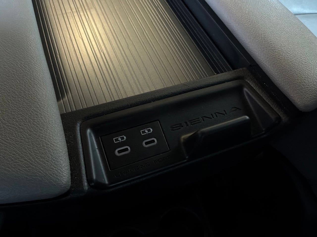 Used 2026 Toyota Sienna XLE FWD image 15