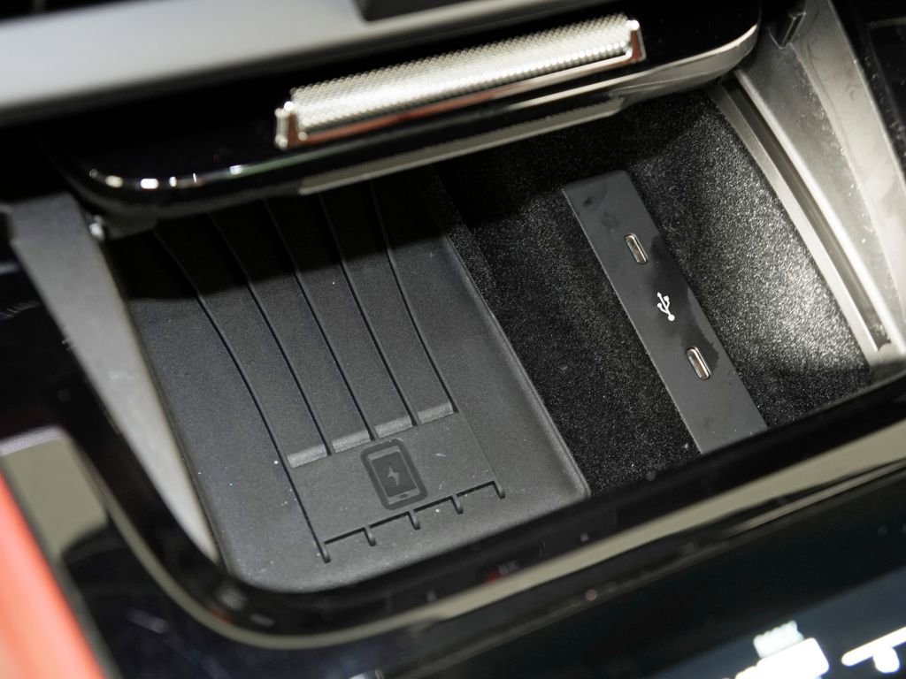 Certified 2024 Porsche Cayenne AWD/4WD image 35