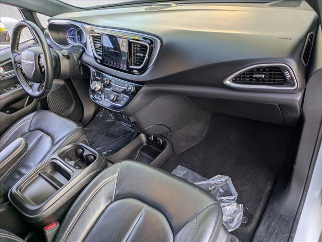 Used 2020 Chrysler Pacifica Touring-L w/ S Appearance Package image 19