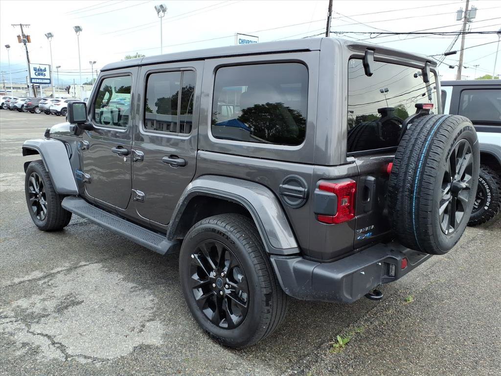 Used 2025 Jeep Wrangler Unlimited Sahara AWD/4WD image 3