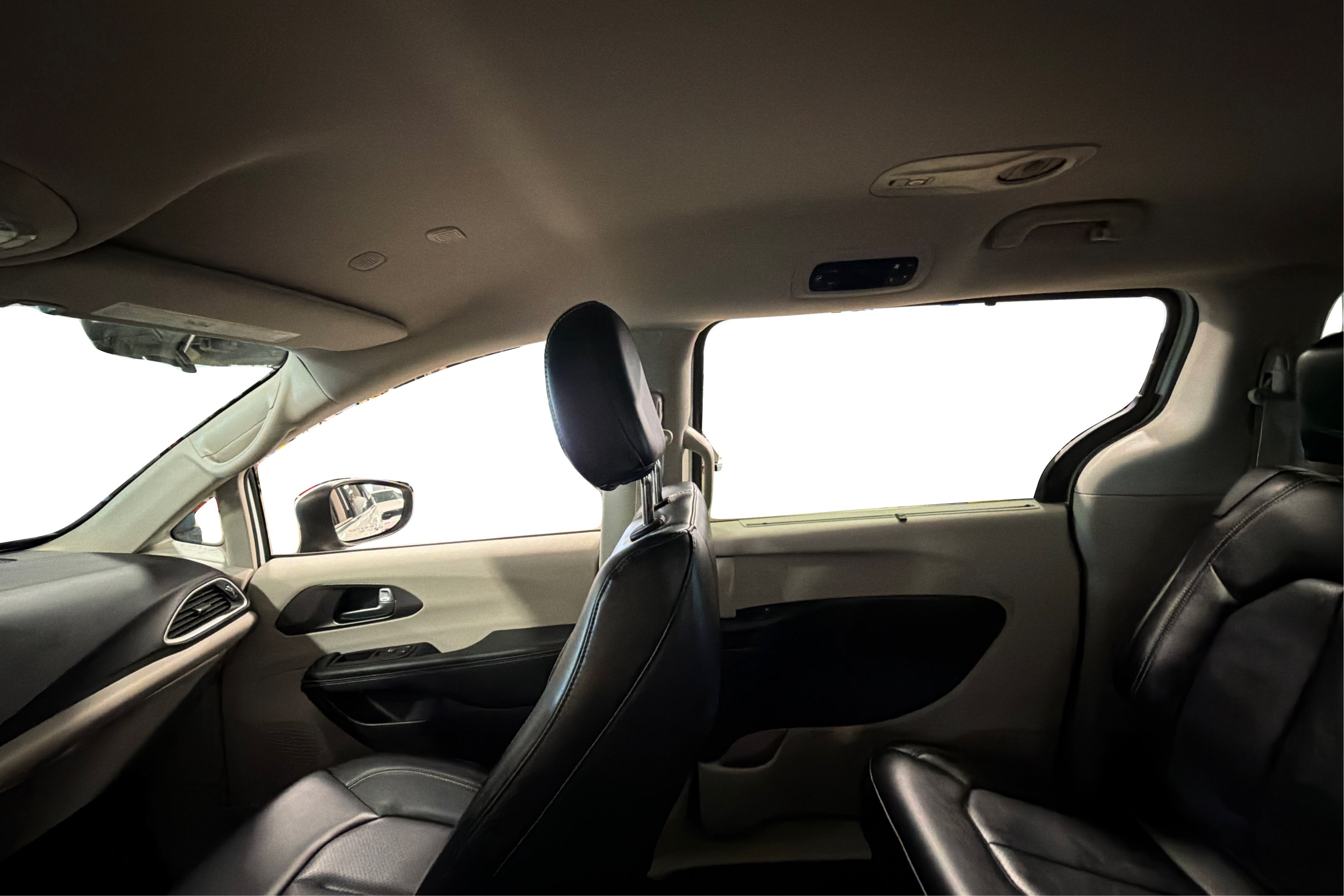Used 2023 Chrysler Pacifica Touring-L FWD image 40