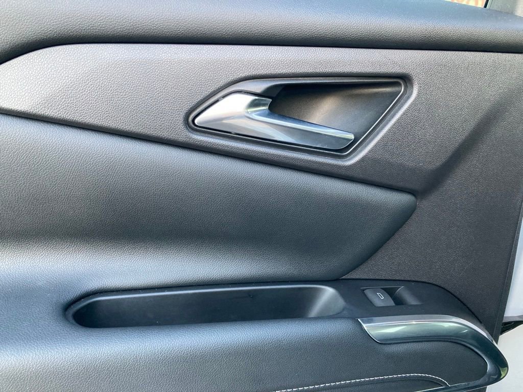 Used 2024 Chevrolet Traverse LT w/ Midnight/Sport Edition image 13