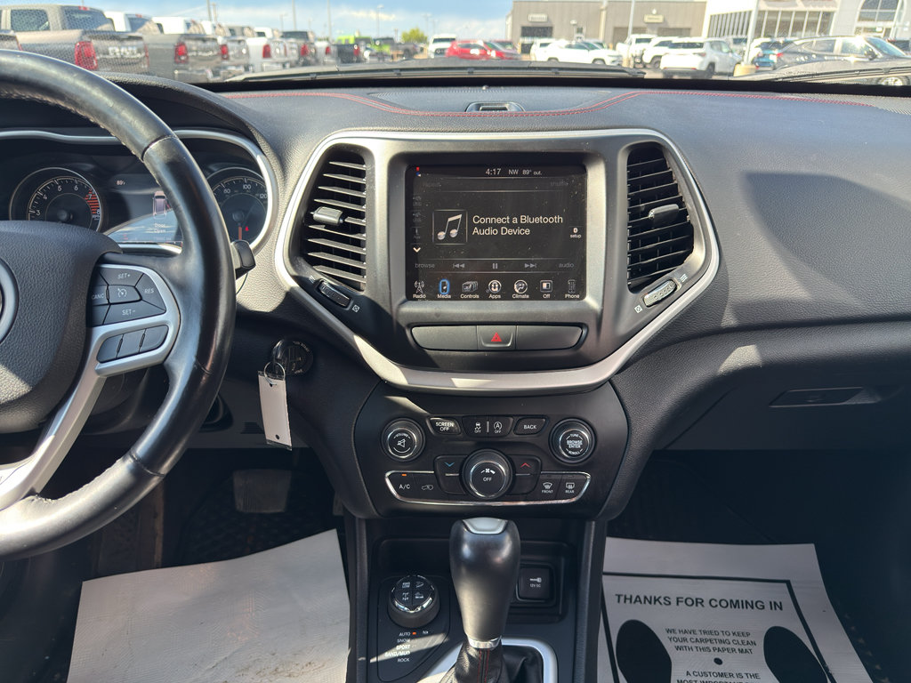 Used 2017 Jeep Cherokee Trailhawk w/ Cold Weather Group AWD/4WD image 15