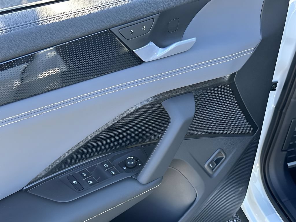 New 2026 Volkswagen Tiguan SE R-Line FWD image 13