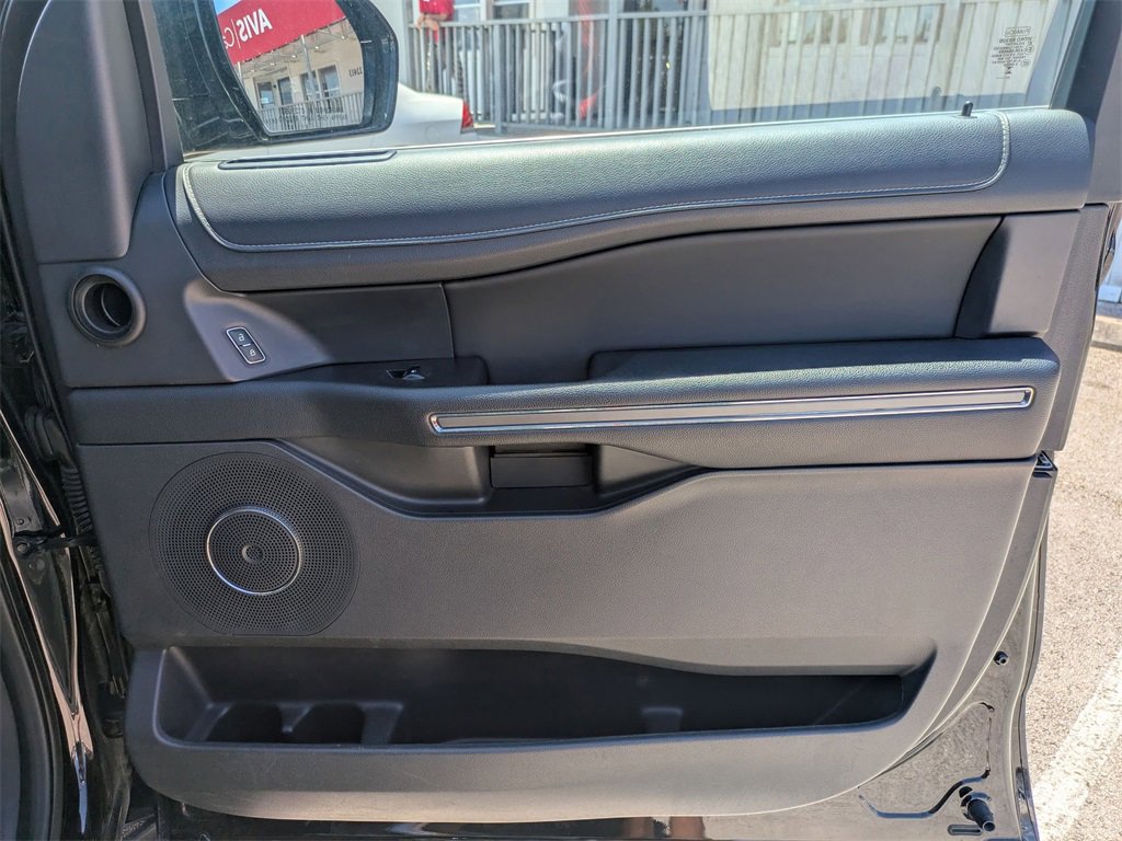 Used 2023 Ford Expedition XLT image 30