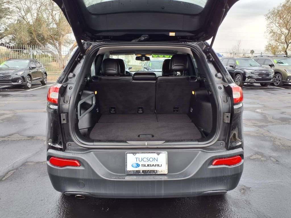 Used 2018 Jeep Cherokee Latitude Plus w/ Comfort/Convenience Group image 14