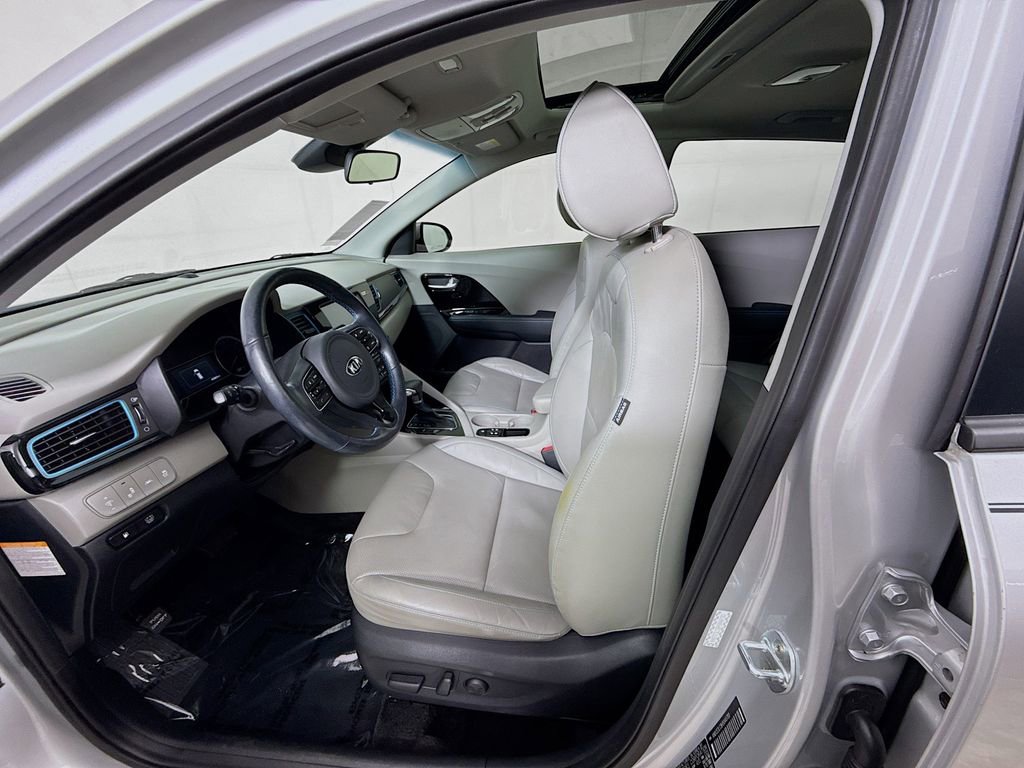 Used 2017 Kia Niro Touring w/ Advanced Technology Package FWD image 26