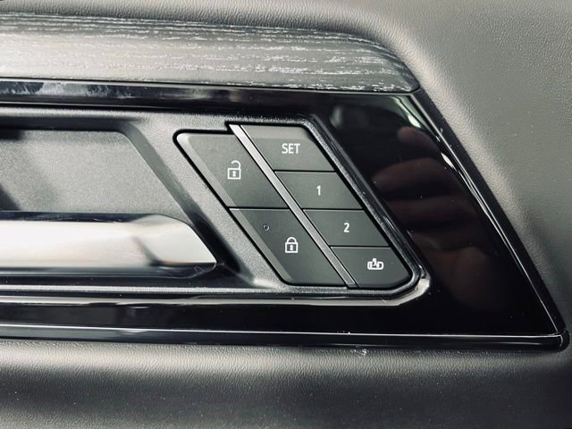 Used 2025 GMC Yukon AT4 Ultimate image 22