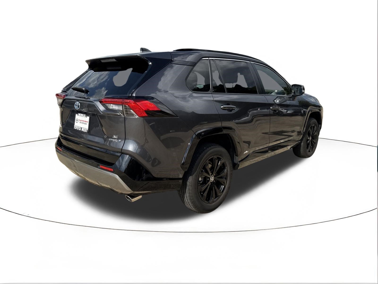 Used 2024 Toyota RAV4 SE AWD/4WD image 3