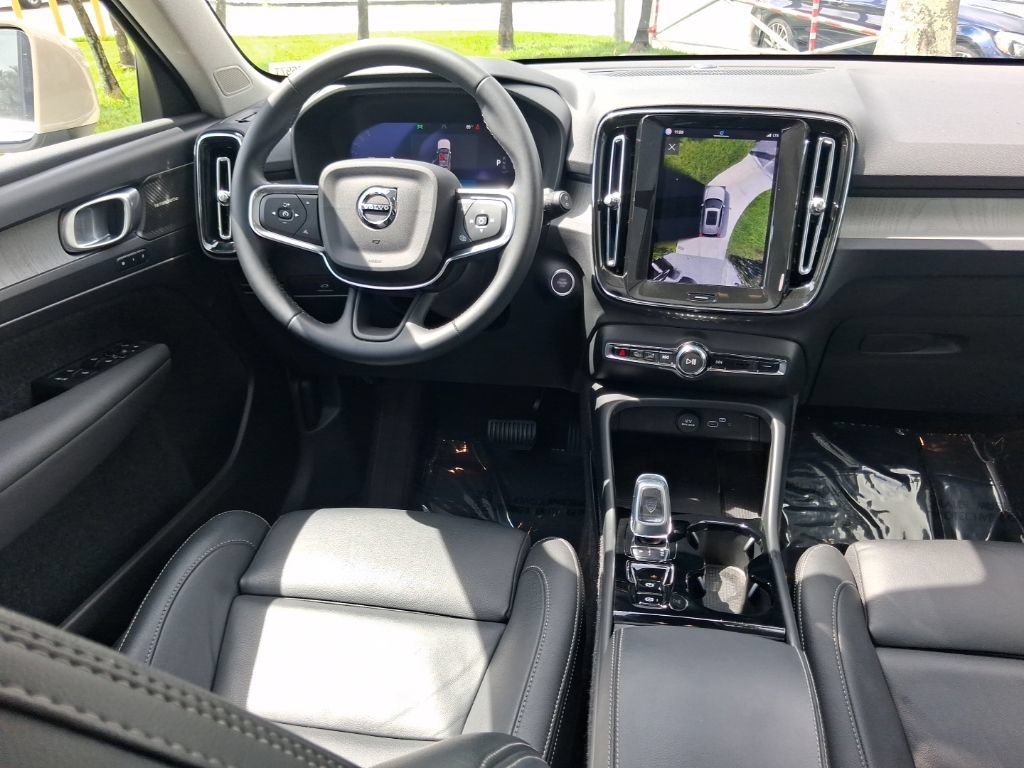 Used 2025 Volvo XC40 B5 Ultra w/ Protection Package AWD/4WD image 10