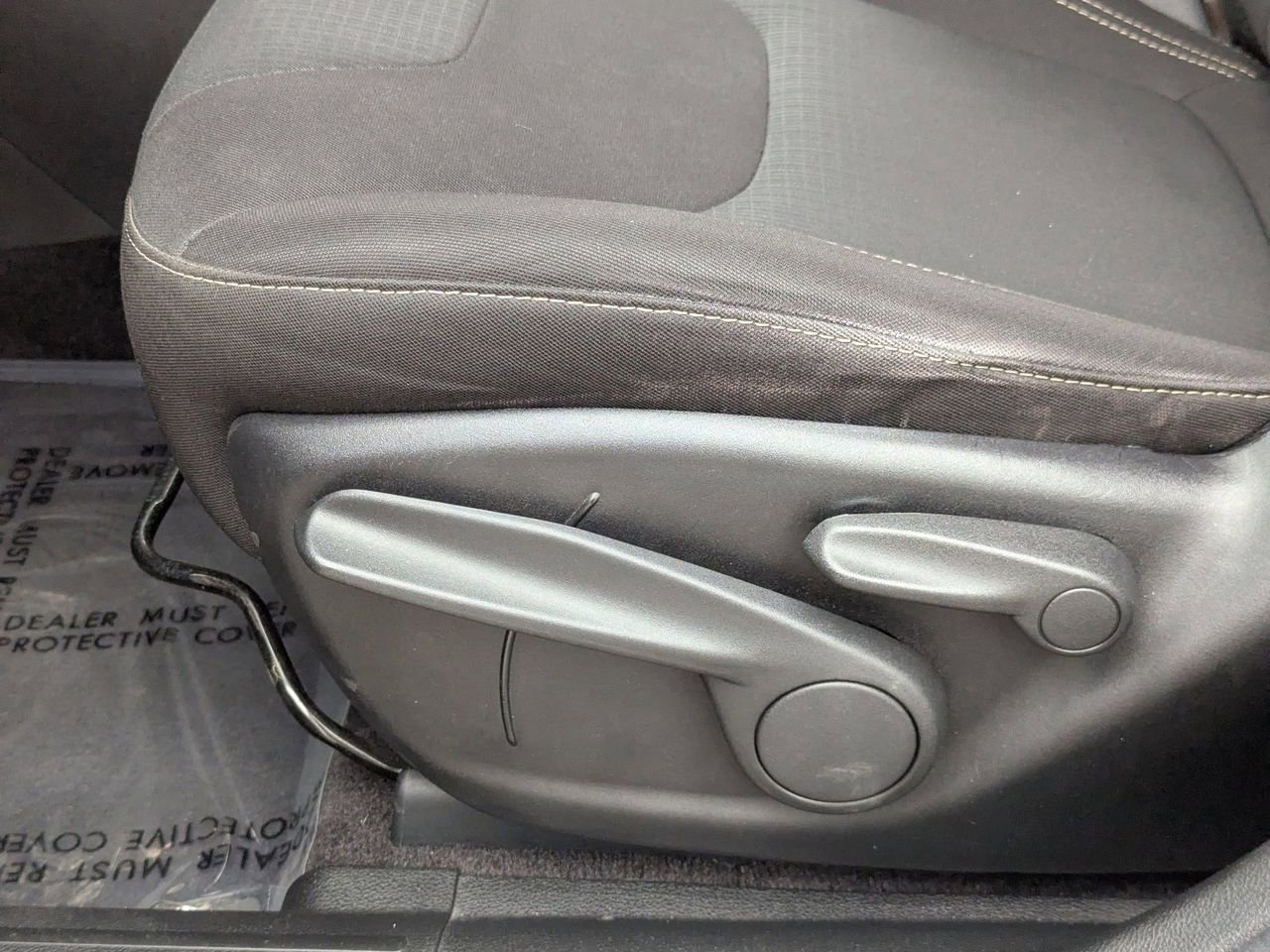 Used 2016 Jeep Cherokee Latitude FWD image 18