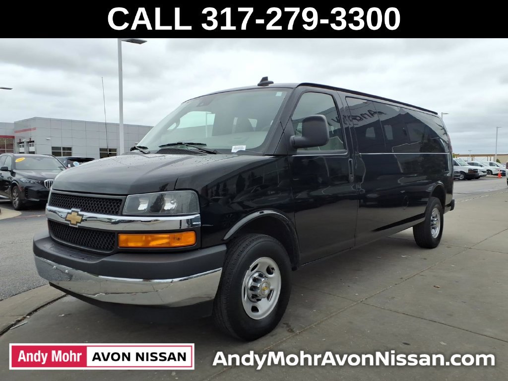 Used 2025 Chevrolet Express 3500 LT w/ LT Preferred Equipment Group RWD image 4