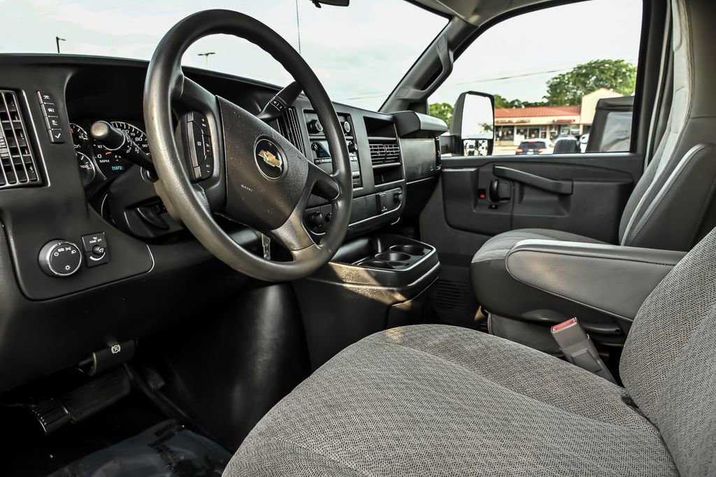 Used 2018 Chevrolet Express 3500 Extended w/ Power Convenience Package RWD image 10