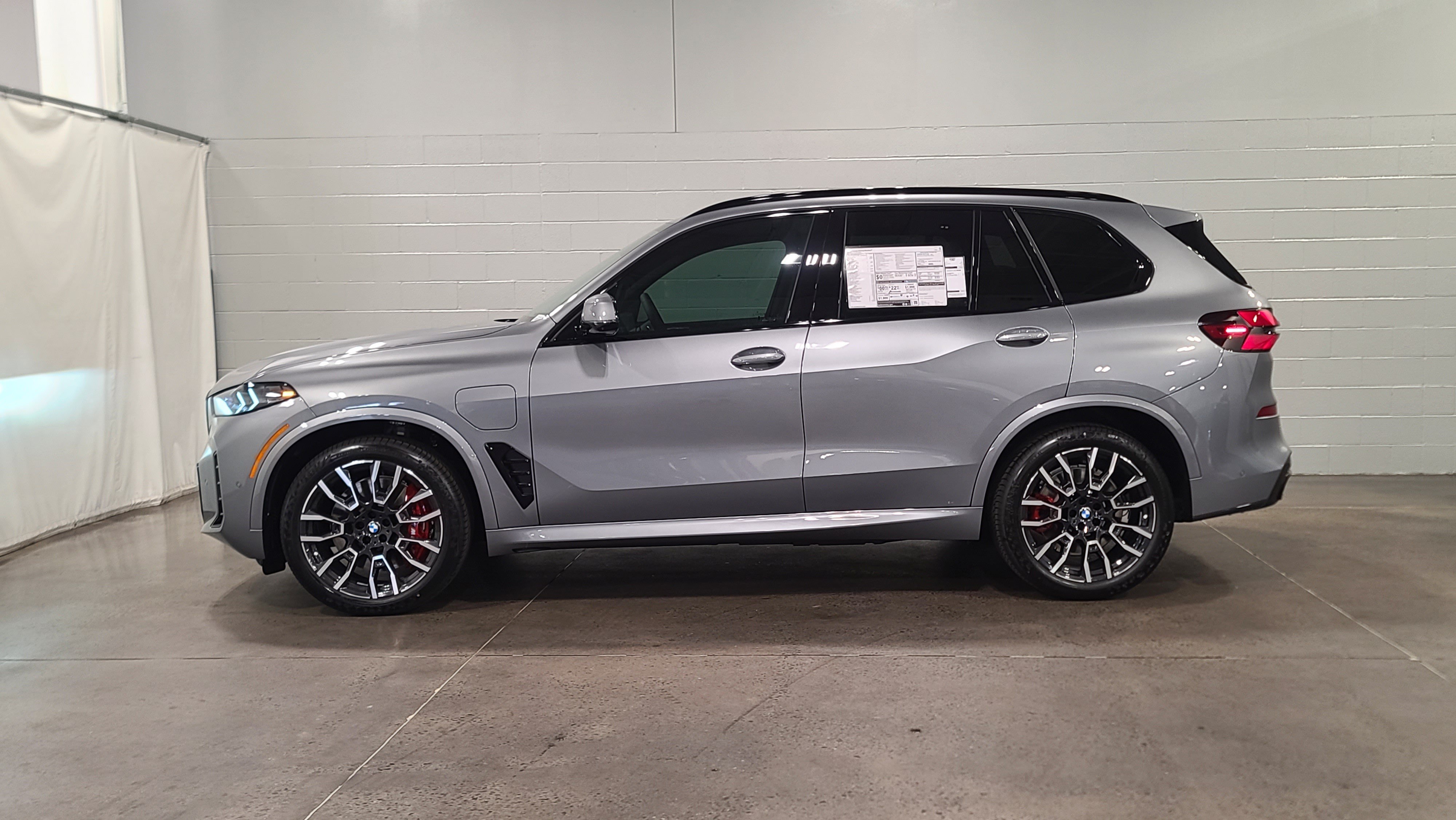 Used 2026 BMW X5 xDrive50e w/ M Sport Package AWD/4WD image 5