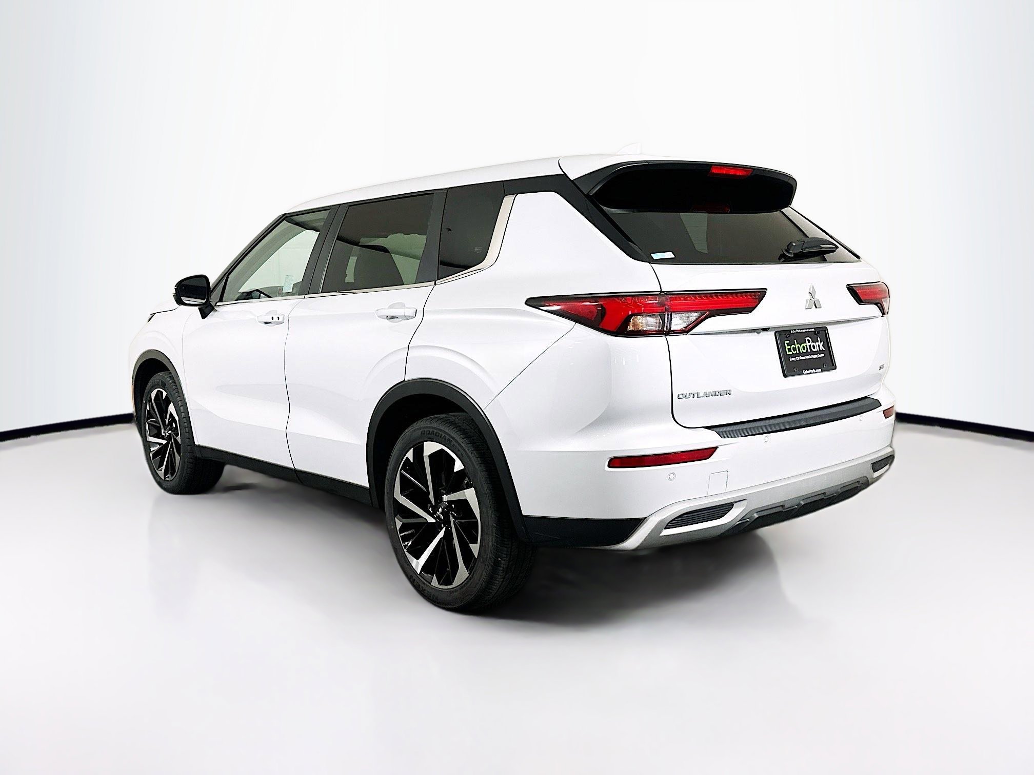 Used 2024 Mitsubishi Outlander SE image 5