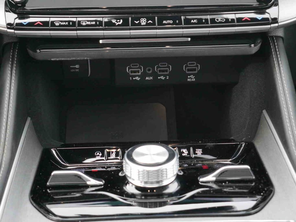 New 2025 Jeep Wagoneer L Series II w/ Convenience Group I AWD/4WD image 7