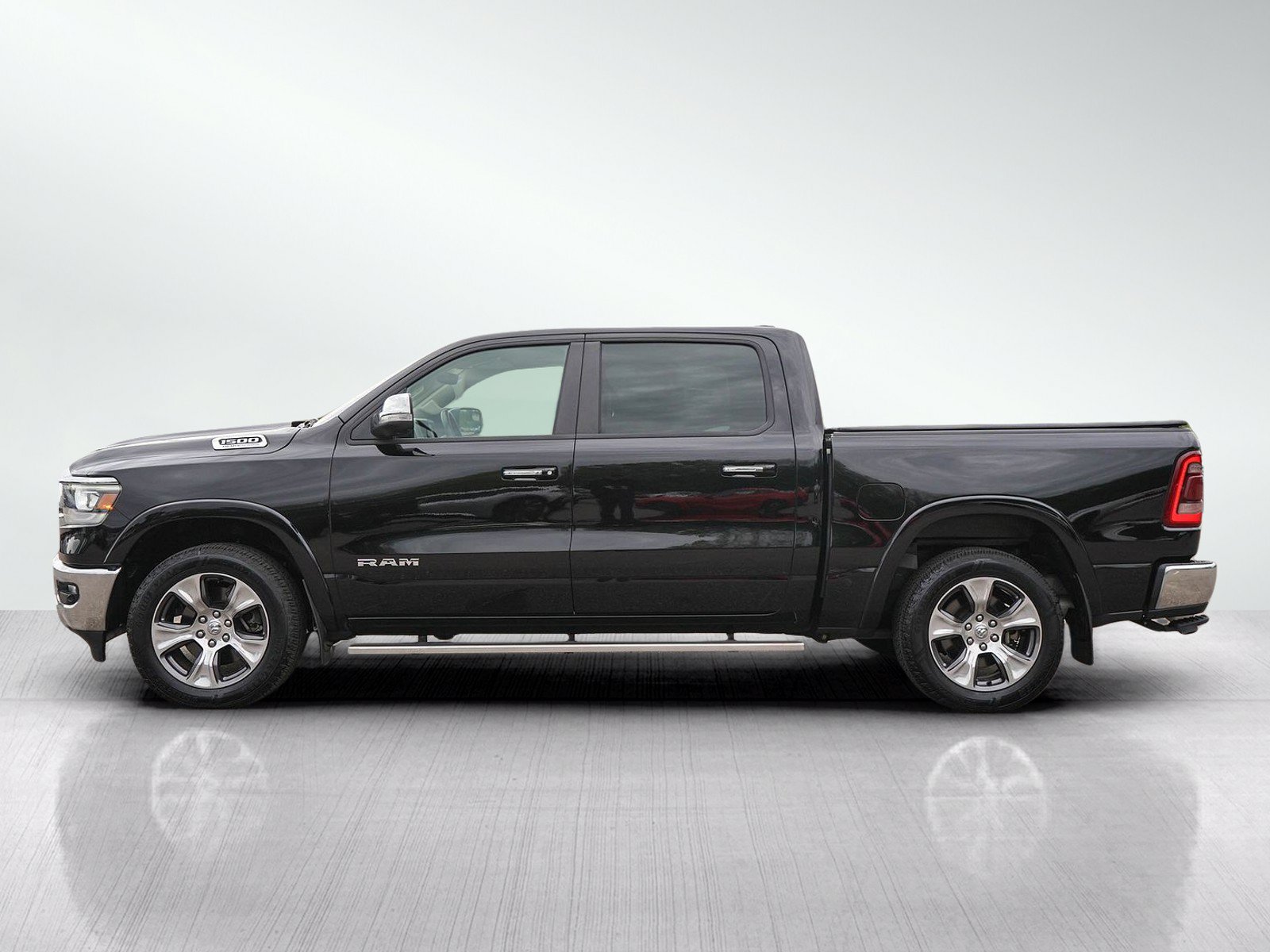Used 2021 RAM 1500 Laramie AWD/4WD image 2