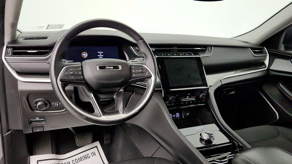 Used 2022 Jeep Grand Cherokee Laredo w/ Luxury Tech Group I image 11