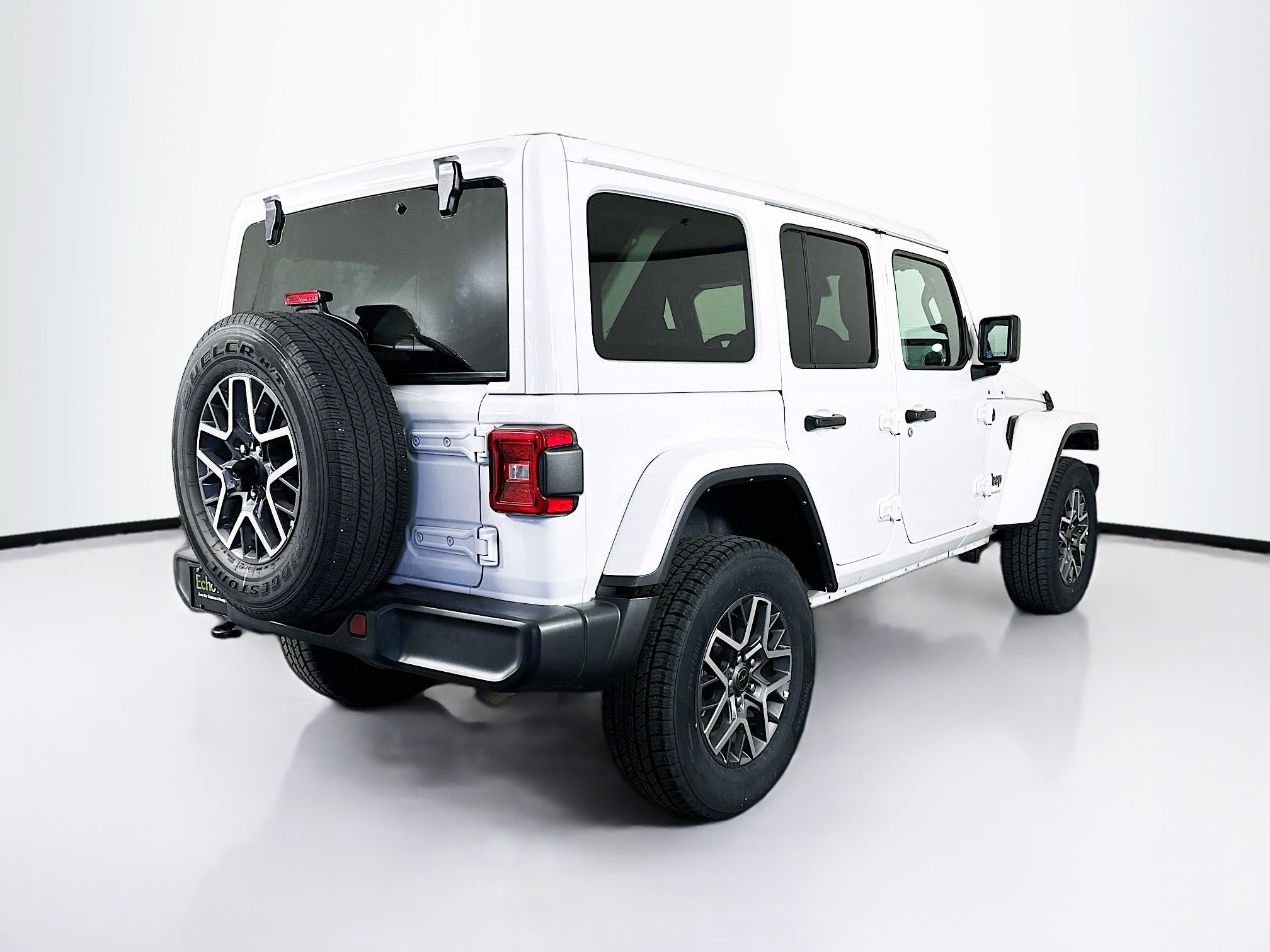 Used 2025 Jeep Wrangler Unlimited Sahara AWD/4WD image 9