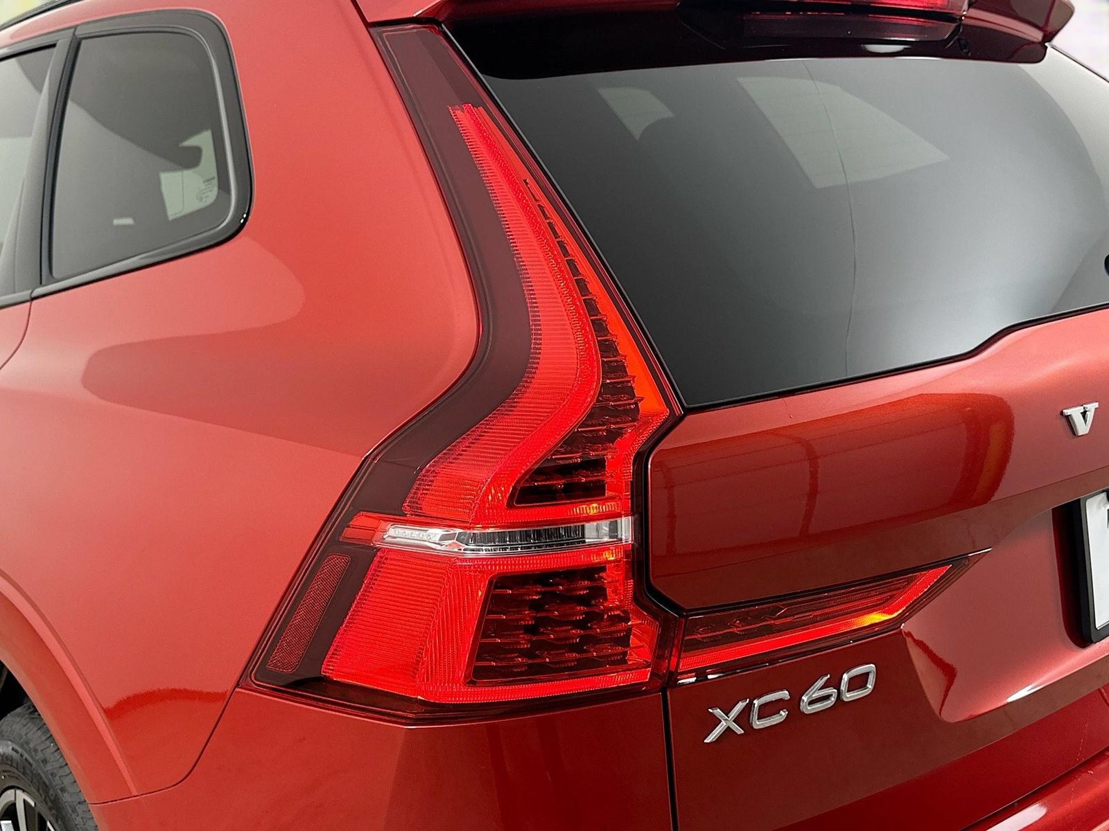 Used 2023 Volvo XC60 B5 Plus w/ Climate Package AWD/4WD image 12