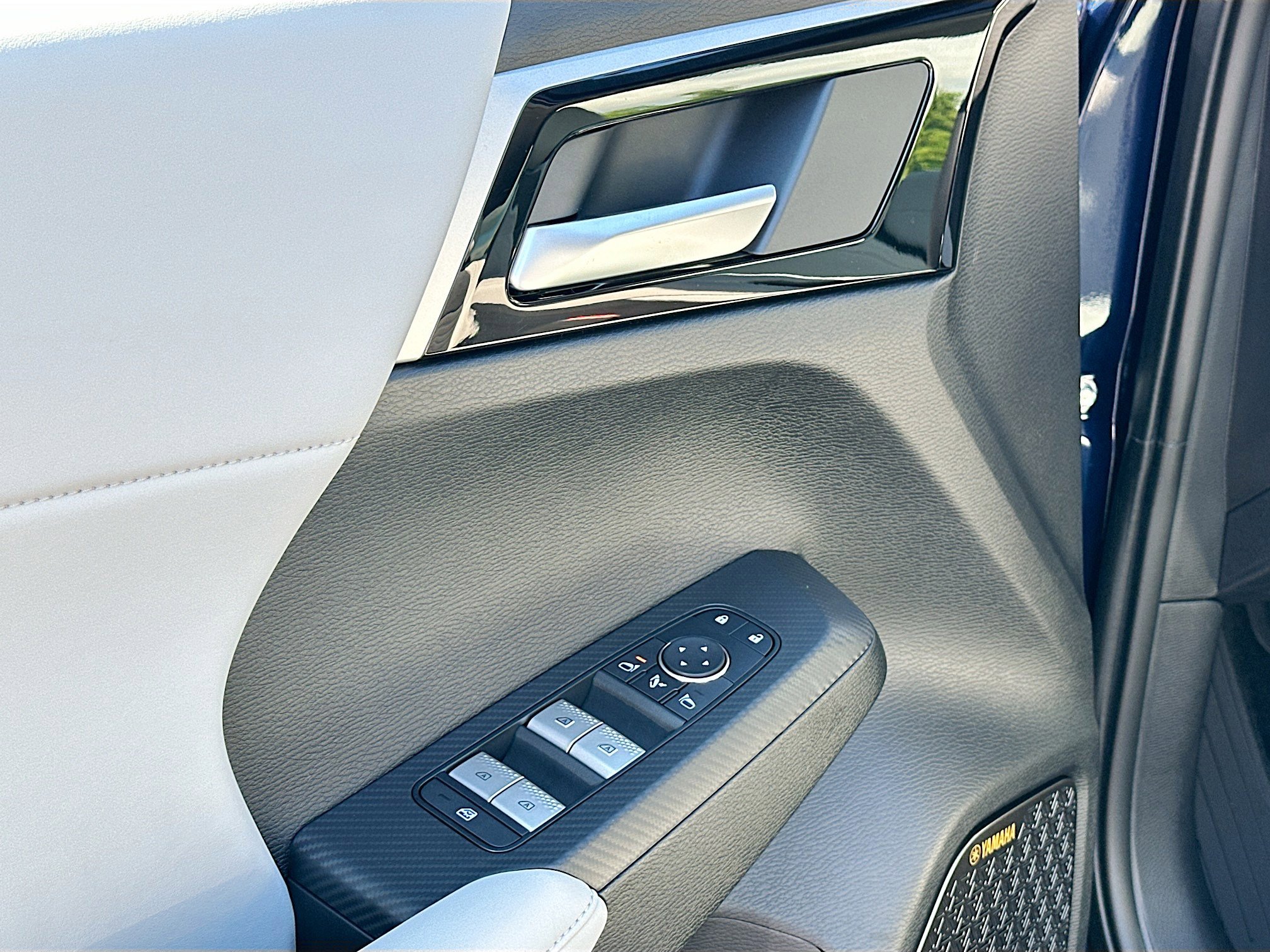 New 2025 Mitsubishi Outlander SE image 13