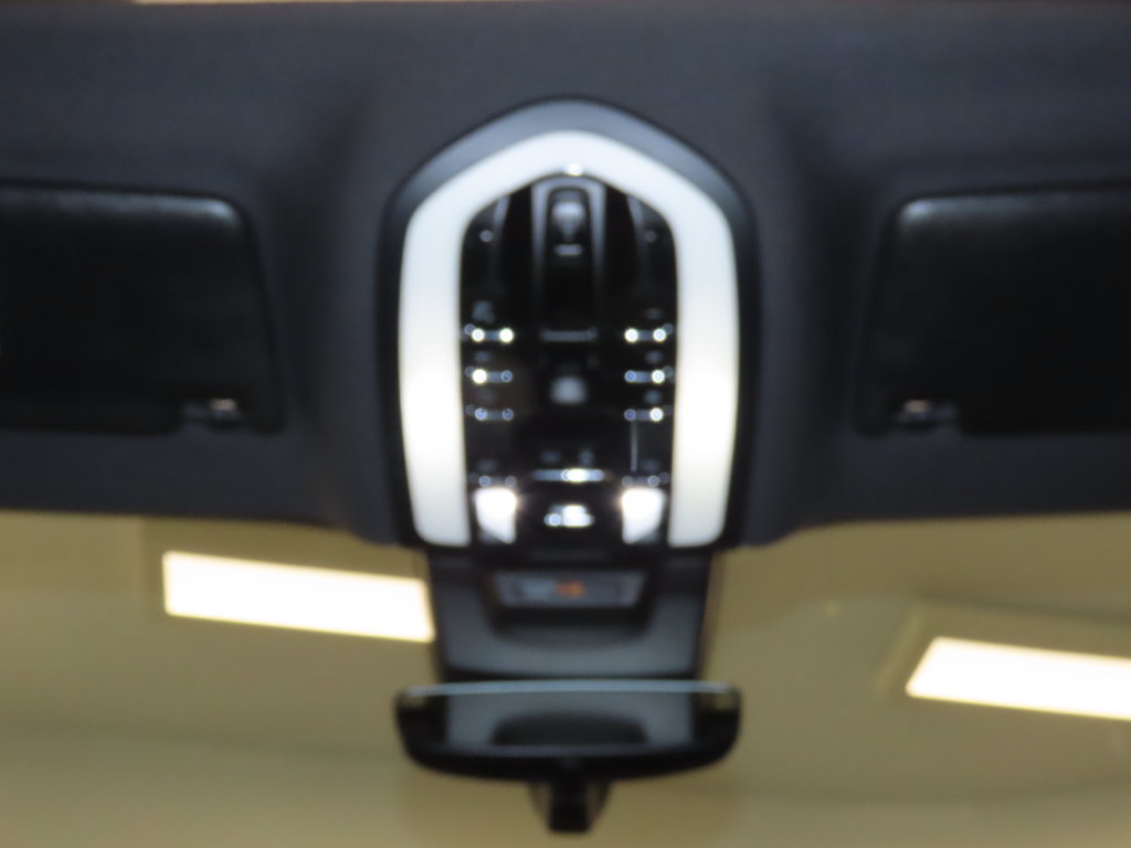 Certified 2026 Porsche Macan AWD/4WD image 31