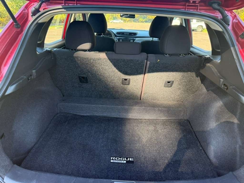 Used 2018 Nissan Rogue Sport S image 12